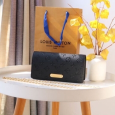 LV Purse